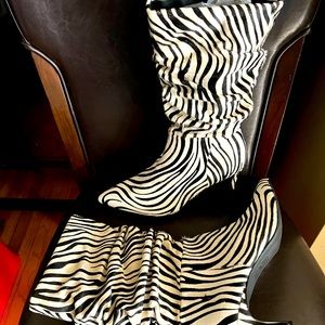 Beautiful NWOT animal print boots sz 8.5